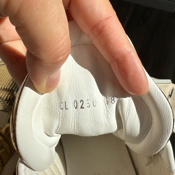 Louis Vuitton Metallic Gold - Picture 3 of 5